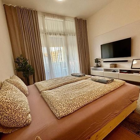 New, Beautiful Apt With Parking In Best Location! Μπρατισλάβα Εξωτερικό φωτογραφία