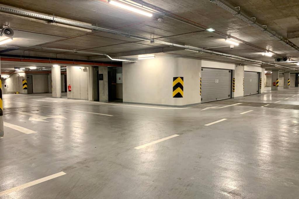 New, Beautiful Apt With Parking In Best Location! Μπρατισλάβα Εξωτερικό φωτογραφία