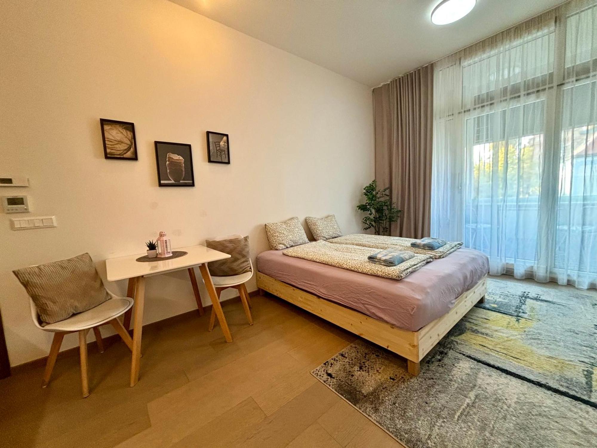 New, Beautiful Apt With Parking In Best Location! Μπρατισλάβα Εξωτερικό φωτογραφία