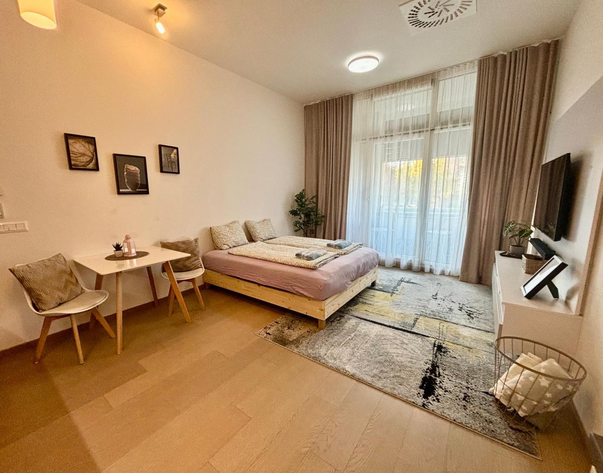 New, Beautiful Apt With Parking In Best Location! Μπρατισλάβα Εξωτερικό φωτογραφία